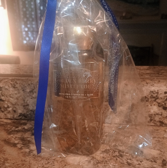 Bath & Body Works Golden Berry Mistletoe Body Wash New - Picture 2 of 5